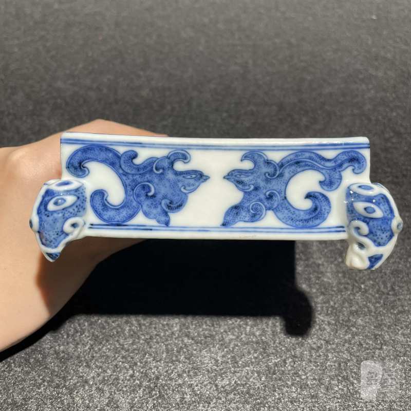 清中期 “清秋阁”款青花诗文仿青铜器四足砚 - 图9